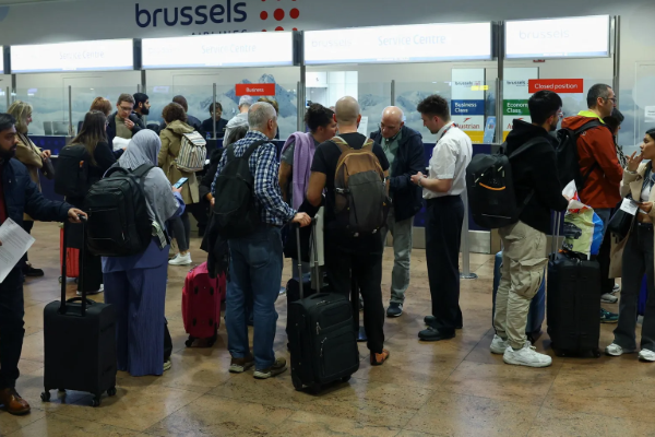 பெல்ஜியத்தில் மர்ம ட்ரோன்கள் பறந்ததால் பல விமான சேவைகள் இரத்து | Belgium Air Traffic Was Severely Disrupted Drones பெல்ஜியத்தில் மர்ம ட்ரோன்கள் பறந்ததால் பல விமான சேவைகள் இரத்து | Belgium Air Traffic Was Severely Disrupted Drones