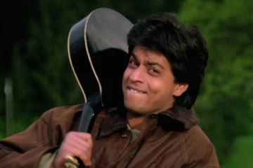 திரைப்படங்களில் பிரபலமாவதற்கு முன் ஷாரூக்கான் எப்படி இருக்கிறார் பாருங்கள்