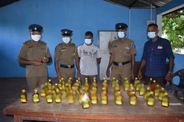 ஆயித்தியமலையில் மதுபான போத்தல்களுடன் பெண் கைது