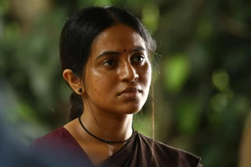 விடுதலை பட நடிகை பவானி ஸ்ரீயா இது? ஆளே அடையாளம் தெரியாமல் இருக்கிறாரே