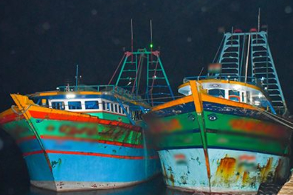 22 தமிழ்நாடு கடற்றொழிலாளர்களை சிறைபிடித்த இலங்கை கடற்படை! | 22 Tamil Nadu Fishermen Arrested Sri Lankan Navy 22 தமிழ்நாடு கடற்றொழிலாளர்களை சிறைபிடித்த இலங்கை கடற்படை! | 22 Tamil Nadu Fishermen Arrested Sri Lankan Navy