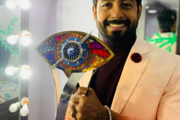 பிக் பாஸ் மூலம் ஆரி சேர்த்த சொத்து எவ்வளவு தெரியுமா? இத்தனை கோடியா! ஷாக்கில் வாய்பிளக்கும் ரசிகர்கள் | Aari Money Actor Cine Fans