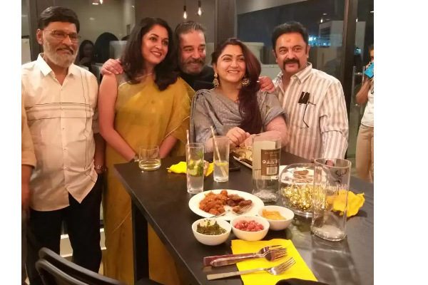 பிறந்தநாளை கொண்டாடிய நடிகை சுஹாசினி... நேரில் வாழ்த்து சொன்ன 80-ஸ் நட்சத்திரங்கள்! வைரல் புகைப்படங்கள் | Cinema Viral News