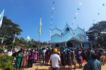 மட்டக்களப்பில் அதிசயம்; பார்க்கப் படையெடுக்கும் மக்கள் கூட்டம்!