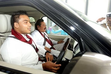 நாட்டை விட்டு வெளியேறும் எண்ணம் எங்களுக்கு இல்லை! நாமல் தகவல்(Photo)