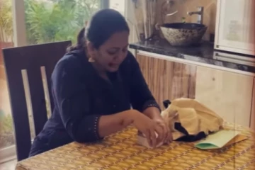 கண்ணீர் விட்டு அழுத அர்ச்சனா! மகள் ஸாரா அப்படி என்ன செய்தார் பாருங்க