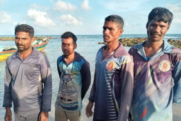 நான்கு இந்திய வலைத்தொழிலாளர்கள் யாழ். வல்வெட்டித்துறையில் தஞ்சம் (video)