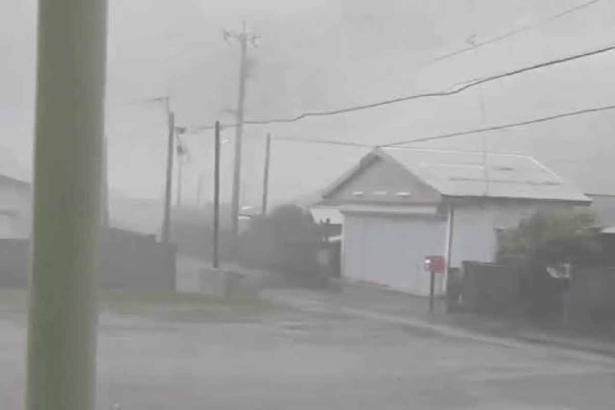 ஜப்பானைத் தாக்கியது டொல்பின் புயல் | Typhoon Dolphin Hits Japan