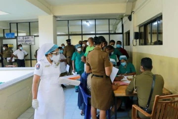 காவல்துறையினரைக் கண்டதும் தூக்கில் தொங்கிய நபர் - யாழில் சம்பவம்