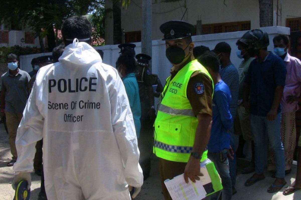 காலியில் இரு குழுக்களுக்கிடையில் மோதல்! ஒருவர் வெட்டிப் படுகொலை | Man Hacked To Death Over A Dispute Over Interest காலியில் இரு குழுக்களுக்கிடையில் மோதல்! ஒருவர் வெட்டிப் படுகொலை | Man Hacked To Death Over A Dispute Over Interest
