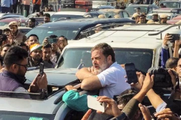 ராகுல் காந்தி, பிரியங்கா காந்தி சென்ற கார் தடுத்து நிறுத்தம்.., பரபரப்பான மாநிலம்