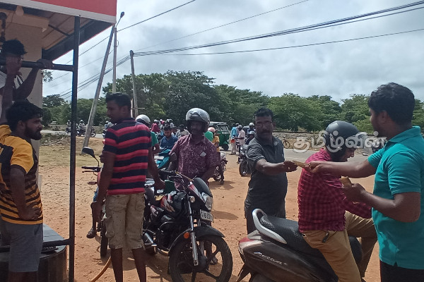 நாட்டின் சில இடங்களில் சீரான முறையில் எரிபொருள் விநியோகம்(Video) | Manner Petrol Supplement