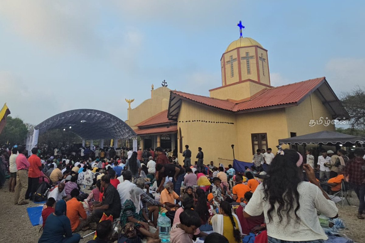 கச்சதீவில் திரண்ட 13,500 பக்தர்கள்! புனித அந்தோனியார் ஆலயத் திருவிழா கோலாகலமாக நிறைவு | St Anthony S Church Festival Concludes With Pomp