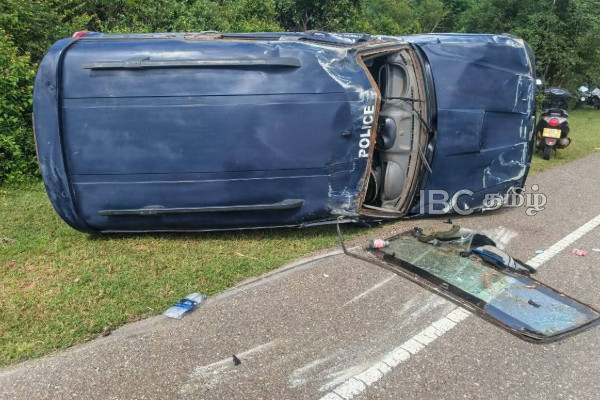 முல்லைத்தீவு - மாங்குளம் வீதியில் காவல்துறையினரின் வாகனம் விபத்து | Police Jeep Accident On Mullaitivu Mangulam Road முல்லைத்தீவு - மாங்குளம் வீதியில் காவல்துறையினரின் வாகனம் விபத்து | Police Jeep Accident On Mullaitivu Mangulam Road