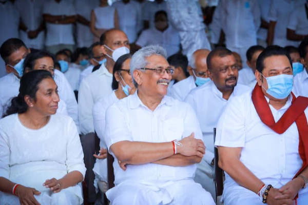மூட்டை முடிச்சுகளுடன் மெதமுலனவுக்கு இடம்பெயரும் மகிந்த மற்றும் குடும்பத்தினர் | Mahinda Vacate Official Colombo Residence Today