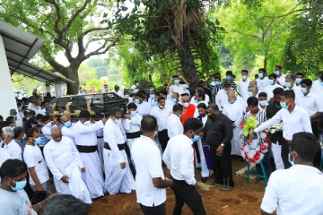 திருகோணமலையில் பெருந்திரளான மக்களின் கண்ணீருக்கு மத்தியில் அருட்தந்தையின் உடல் நல்லடக்கம் (Video)