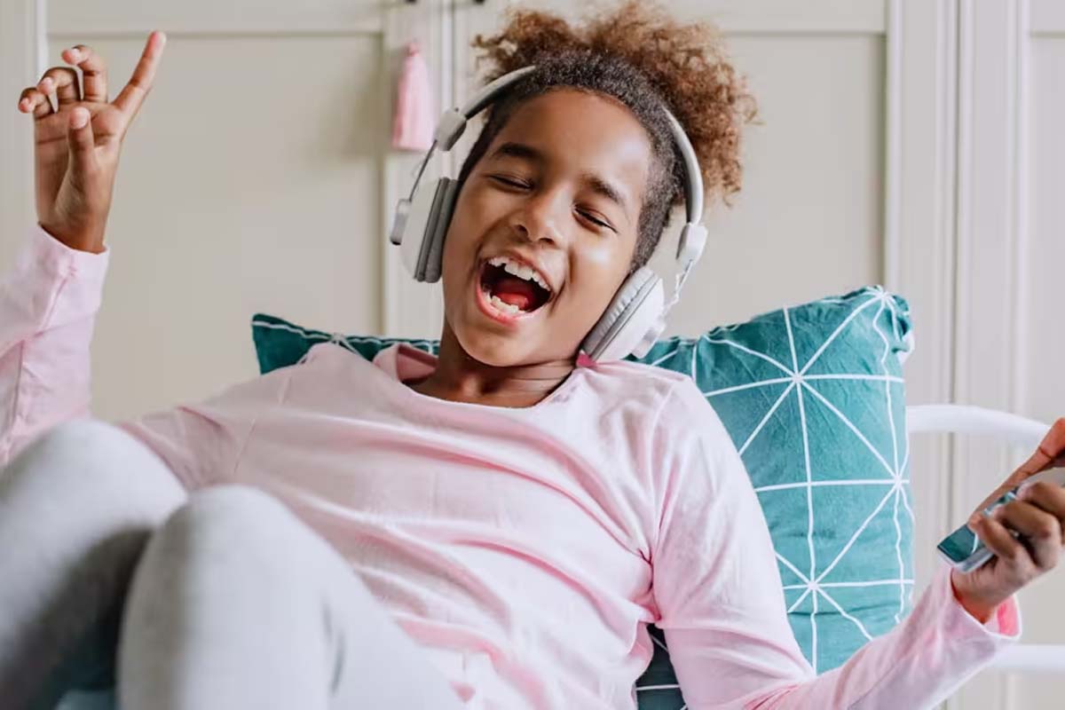 ஹெட்செட், இயர் போன் போடும்போது இந்த தவறை செய்யாதீங்க.. | Don T Do These Mistake Using Ear Phone And Headset ஹெட்செட், இயர் போன் போடும்போது இந்த தவறை செய்யாதீங்க.. | Don T Do These Mistake Using Ear Phone And Headset