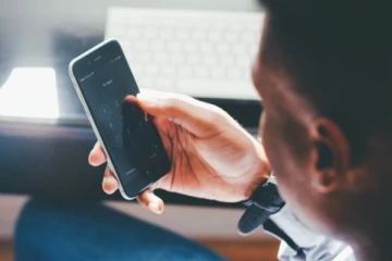 பெண்ணுக்கு நிர்வாண புகைப்படங்களை அனுப்பிய நபர்!