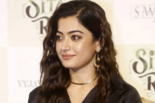 தோழிகளுடன் இலங்கைக்கு ட்ரிப் சென்றுள்ள நடிகை ராஷ்மிகா மந்தனா.. புகைப்படங்கள் இதோ | Rashmika Mandanna Girls Trip To Srilanka Photos