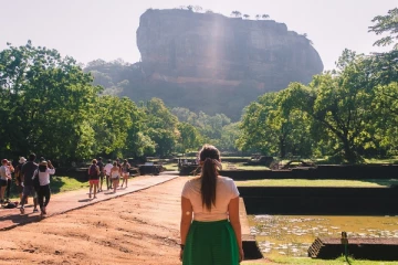 சேதத்திற்குள்ளாகும் சீகிரிய சுவர்கள்!
