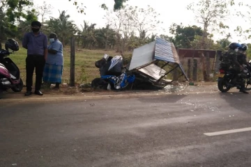 வடை வண்டியுடன் மோட்டார் சைக்கிள் மோதியதில் வயோதிபர் படுகாயம்