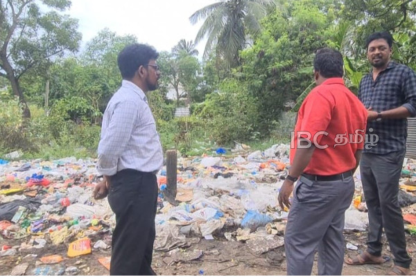 யாழில் கொட்டப்படும் கழிவுகளால் மக்கள் அசௌகரியம் : மாநகரசபையின் நடவடிக்கை | People Inconvenienced By Waste Dumped In Jaffna யாழில் கொட்டப்படும் கழிவுகளால் மக்கள் அசௌகரியம் : மாநகரசபையின் நடவடிக்கை | People Inconvenienced By Waste Dumped In Jaffna