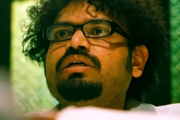 சிங்கிள்னா இப்படித்தான்! நடிகைகளின் புகைப்படங்களை பார்த்து ஜொல்லுவிடும் நடிகர்!