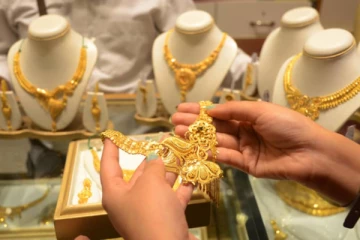 අද රන් මිල අඩුවෙයි.වෙනස් වූ මිල ගණන් මෙන්න.