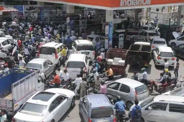 பல பகுதிகளில் எரிபொருளுக்காக நீண்ட வரிசை!