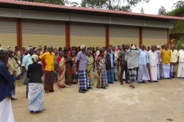 கடைத்தொகுதியை சமூர்த்தி பயனாளிகளுக்கு வழங்க கோரி மக்கள் போராட்டம் (Photos)