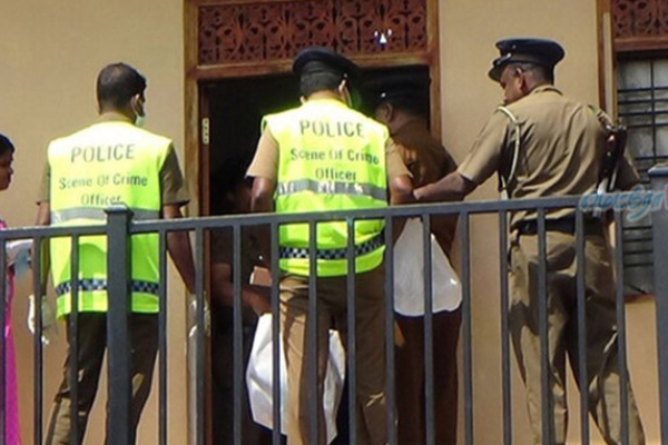 கூரிய ஆயுதங்களால் தாக்கப்பட்டு ஒருவர் கொலை | Three People Killed A Person Together