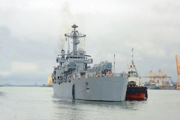 கொழும்பு துறைமுகத்தில் இந்திய போர்க்கப்பல்