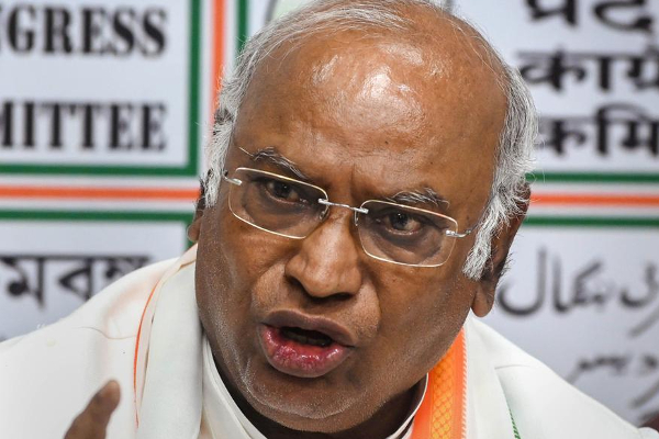 24 ஆண்டுகளுக்கு பின் நேரு குடும்பத்திடம் இருந்து கைமாறிய காங்கிரஸ் | Mallikarjun Kharge Presiden India Congress Party