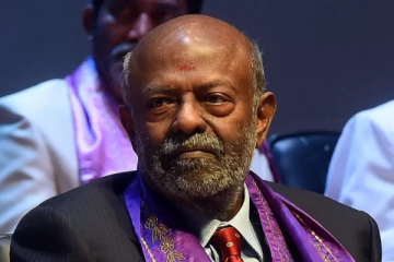 தினமும் 5.6 கோடி நன்கொடை..2 லட்சம் கோடியை தாண்டிய சொத்து !இவரை பற்றி தெரியுமா?