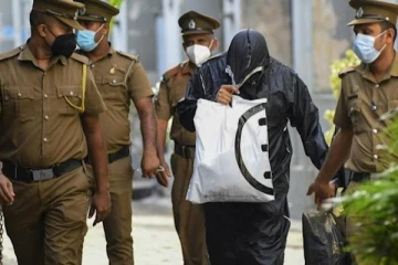 மலசல கூடத்தில் மறைத்த  நபர் ஒருவரின்  செயல் அம்பலம்!