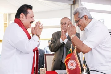 மகிந்தவும் பதவியேற்றார்.