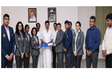 செஸ் ஒலிம்பியாட்டில் வெற்றி பெற்ற இந்திய அணிகளுக்கு தலா ரூ.1 கோடிக்கான காசோலை வழங்கினார் முதலமைச்சர்