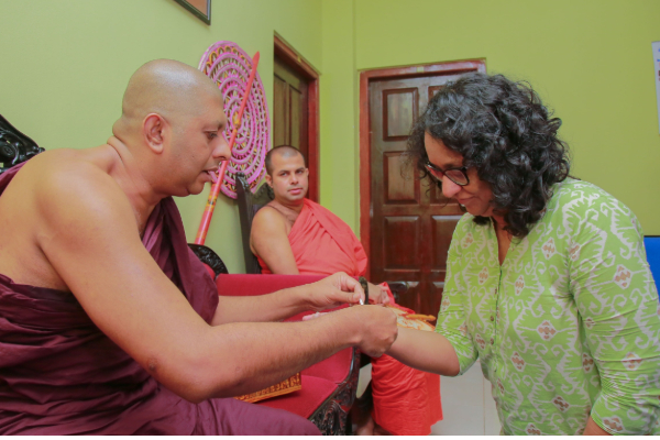 வரலாற்று பிரசித்தி பெற்ற நல்லூர் கந்தன் ஆலயத்தில் பிரதமர் ஹரிணி அமரசூரிய வழிபாடு | Harini Amarasooriya Worships At Nallur Kandaswamy