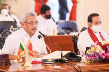 யாருக்கும் அஞ்ச வேண்டாம் என மஹிந்த தெரிவிப்பு - 50 எம்.பிகளின் திடீர் முடிவு