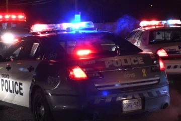 ரொறன்ரோவில் காவல்துறை வாகனம் விபத்து: இரு காவல்துறையினருக்கு நேர்ந்த விபரீதம்