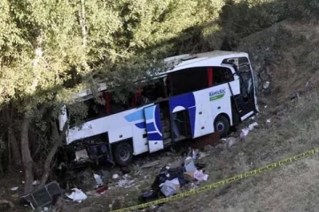 பள்ளதாக்கில் கவிழ்ந்து விபத்துக்குள்ளான பஸ்: 12 பயணிகளுக்கு நேர்ந்த சோகம்!