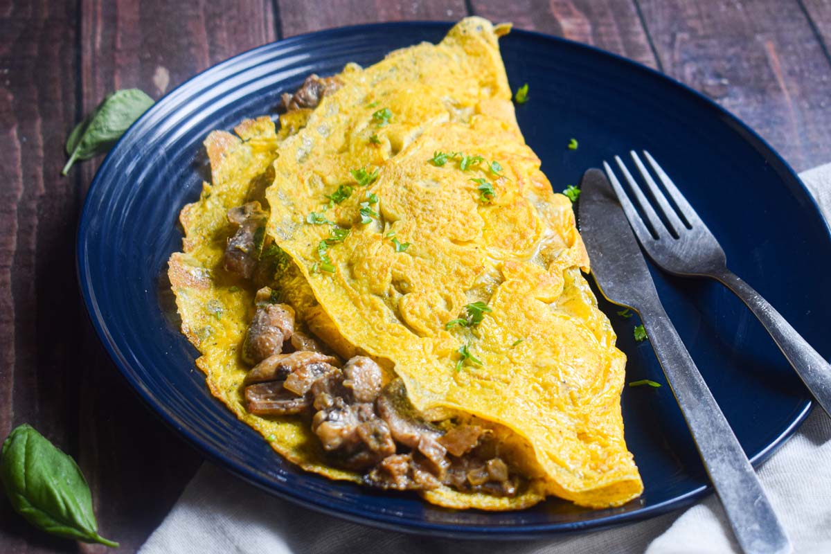 ஒருமுறை மஷ்ரூம் ஆம்லெட் இப்படி செய்து பாருங்க... அடிபொலியாக சாப்பிடுவாங்க | How To Make Mushroom Omelette Morning Breakfast