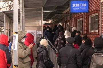 சீனாவில் தீவிரமடையும் கொரோனா: தம்பதியின் வித்தியாசமான செயல்! வைரலாகும் காணொளி