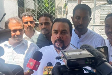වත්මන් රජය බ්‍රිතාන්‍ය පාලනයටත් වඩා භික්ෂු සම්ප්‍රදාය මර්දනය කරනවා – විමල් වීරවංශගෙන් ආණ්ඩුවට දැඩි ප්‍රහාරයක්