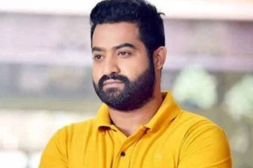இந்தியாவிலேயே முதல் ஆளாக விலையுயர்ந்த காரை வாங்கிய ஜுனியர் என்.டி.ஆர்- என்ன கார் தெரியுமா?