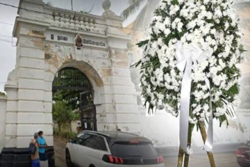 சிறைச்சாலை அதிகாரியின் வீட்டின் முன்னால் வைக்கப்பட்ட மலர்வளையம்