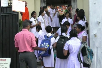 கடும் பொருளாதார நெருக்கடி - பாடசாலைகளுக்கான மாணவர் வரவில் ஏற்பட்ட வீழ்ச்சி