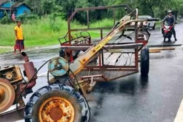 கார் மோதி உழவு இயந்திரத்தில் பயணித்த இருவர் பலி | Two Killed In Plowing Accident