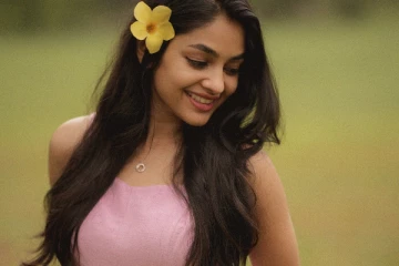 நடிகை இவானாவின் அழகிய போட்டோஷூட் ஸ்டில்கள்