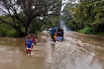 பொலன்னறுவை - மட்டக்களப்பு பிரதான வீதி வெள்ளத்தால் பாதிப்பு